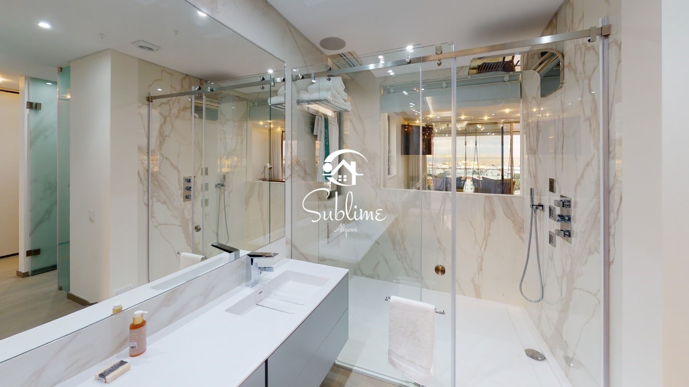 5 Bed, 3 Bath, ApartmentFor Sale, Lagos, Faro, 8600-776