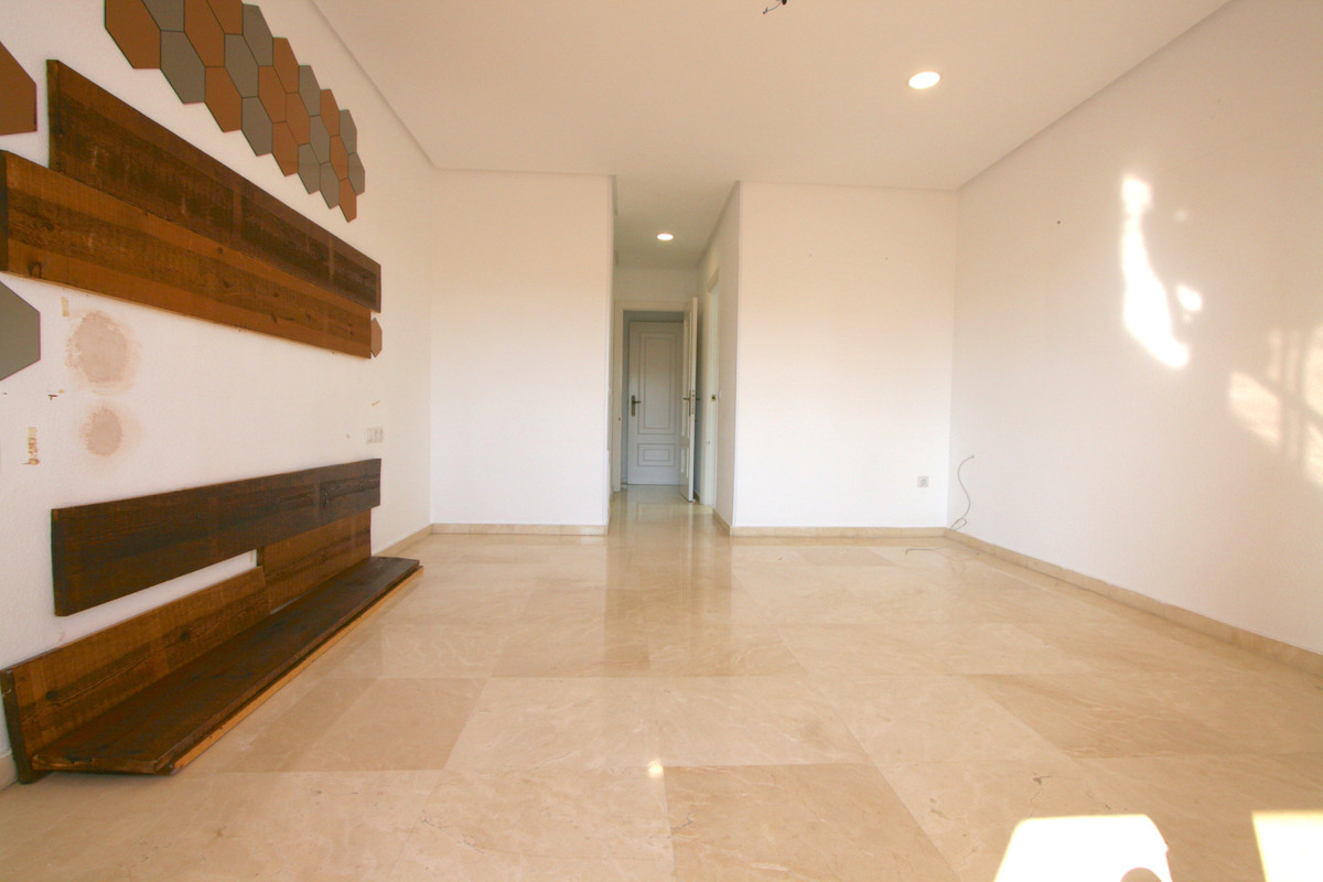 6 Bed, 2 Bath, ApartmentFor Sale, Fuengirola, Malaga