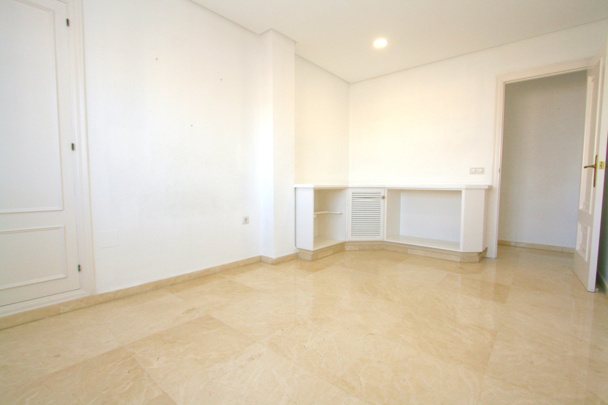 6 Bed, 2 Bath, ApartmentFor Sale, Fuengirola, Malaga