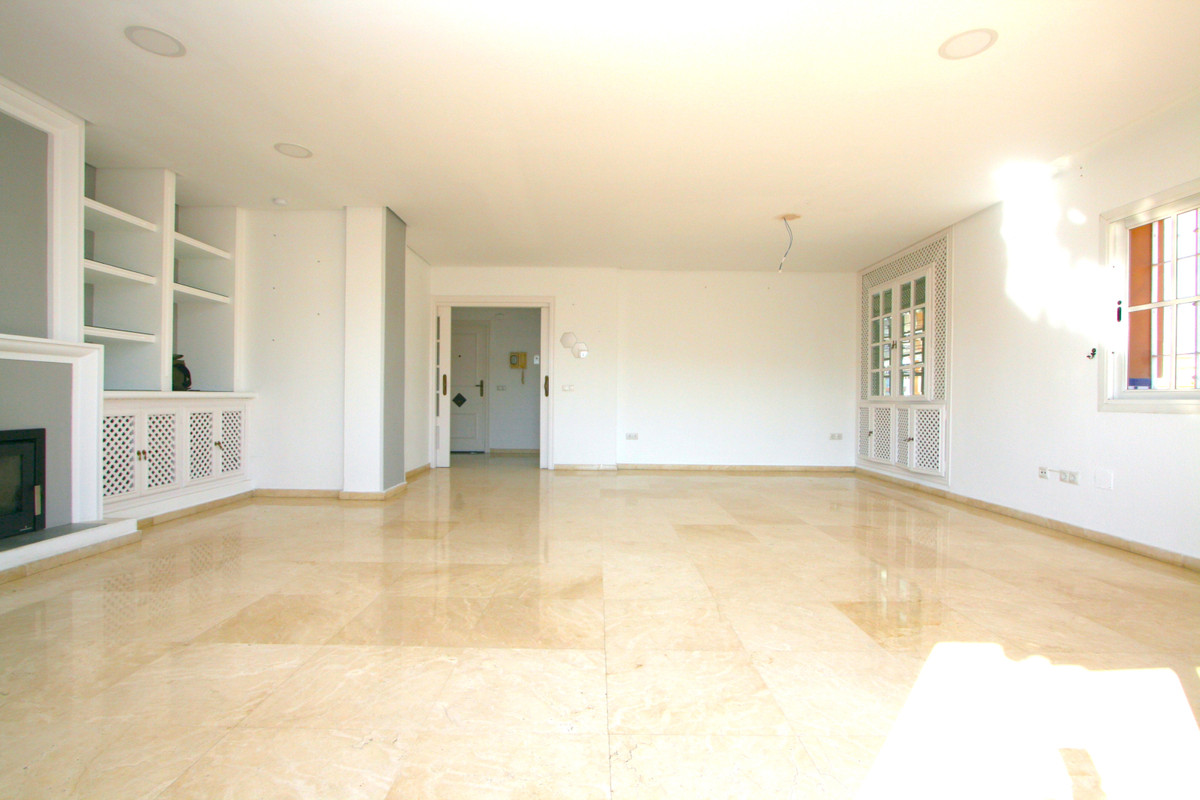 6 Bed, 2 Bath, ApartmentFor Sale, Fuengirola, Malaga