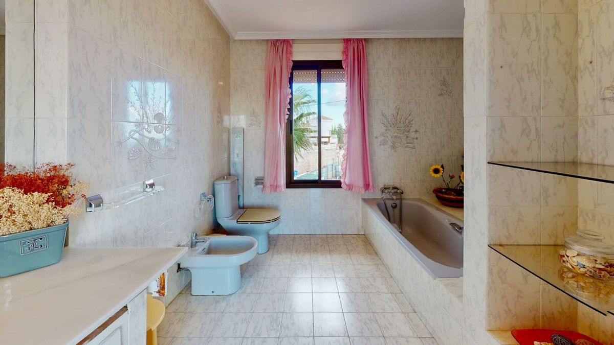 7 Bed, 7 Bath, HouseFor Sale, La Capellania, Malaga