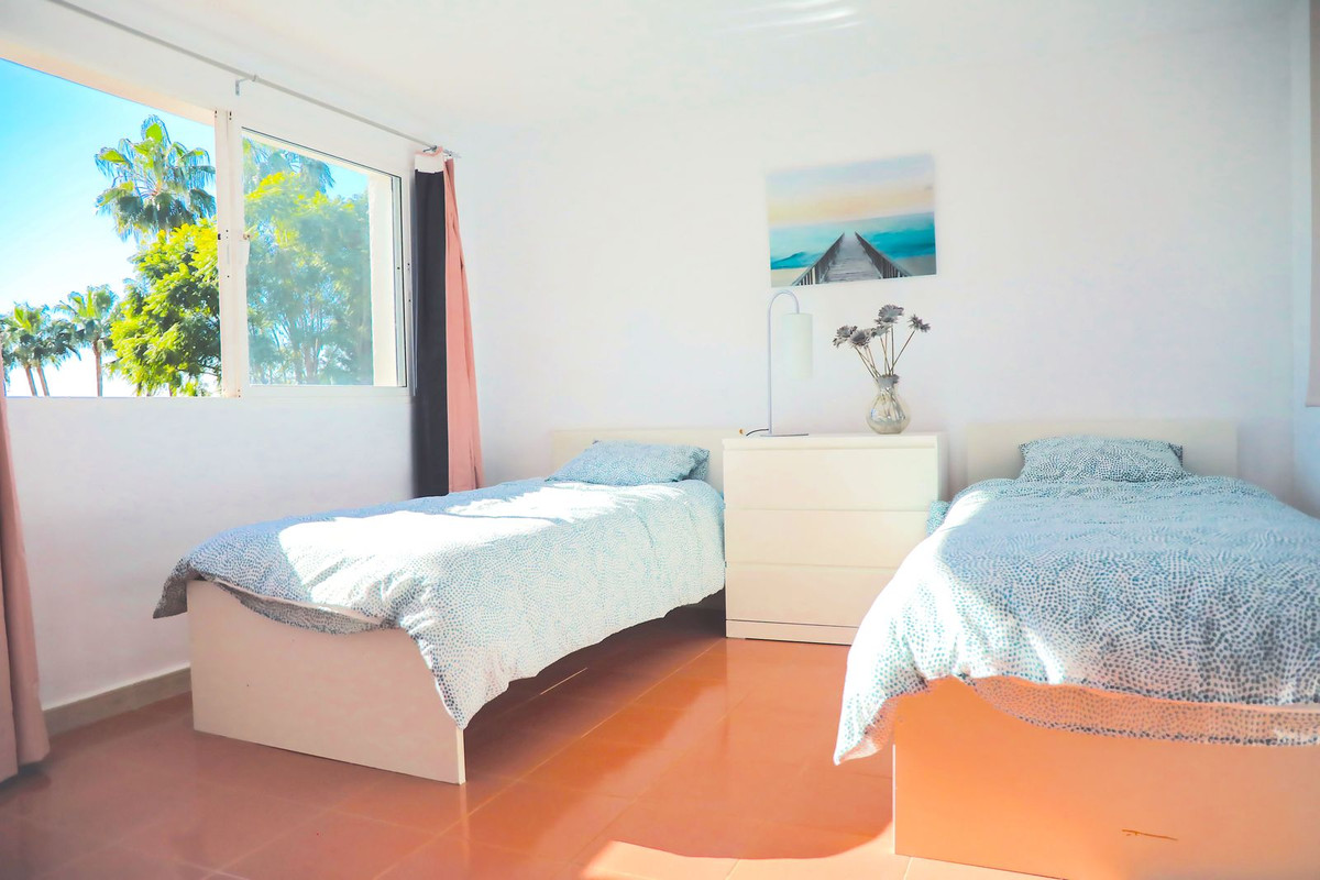 5 Bed, 4 Bath, HouseFor Sale, La Capellania, Malaga