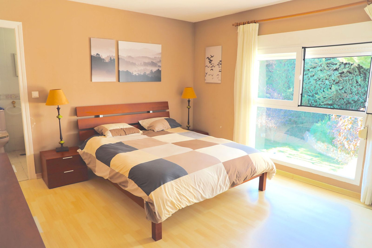 5 Bed, 4 Bath, HouseFor Sale, La Capellania, Malaga