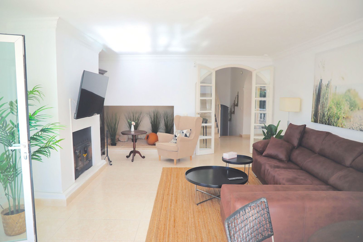 5 Bed, 4 Bath, HouseFor Sale, La Capellania, Malaga