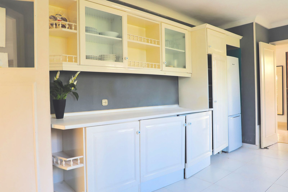 5 Bed, 4 Bath, HouseFor Sale, La Capellania, Malaga