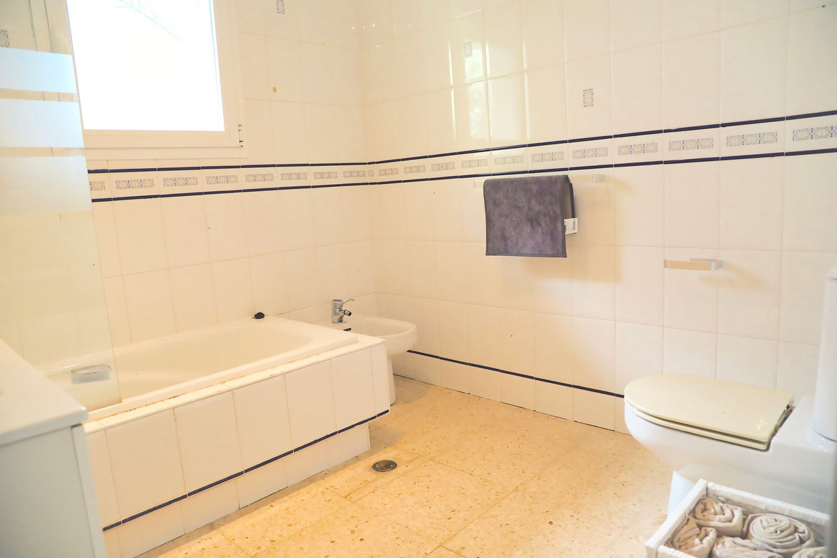 5 Bed, 4 Bath, HouseFor Sale, La Capellania, Malaga