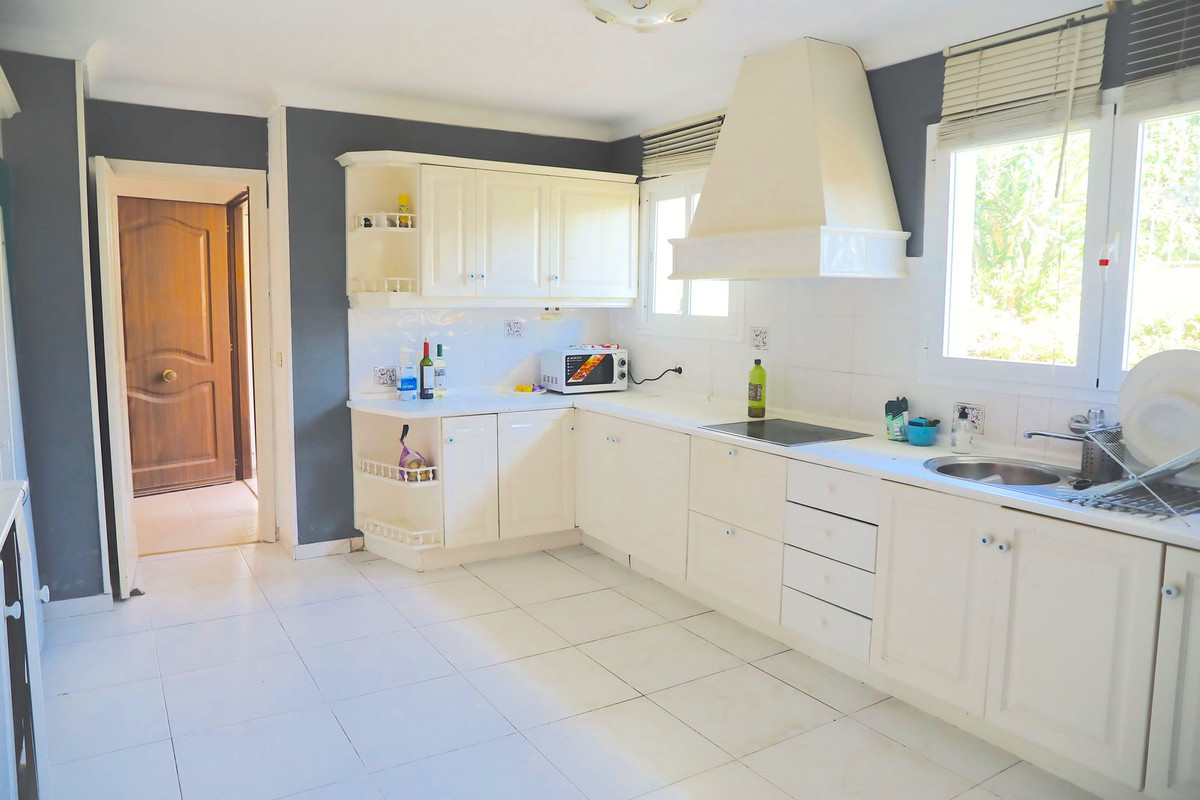 5 Bed, 4 Bath, HouseFor Sale, La Capellania, Malaga
