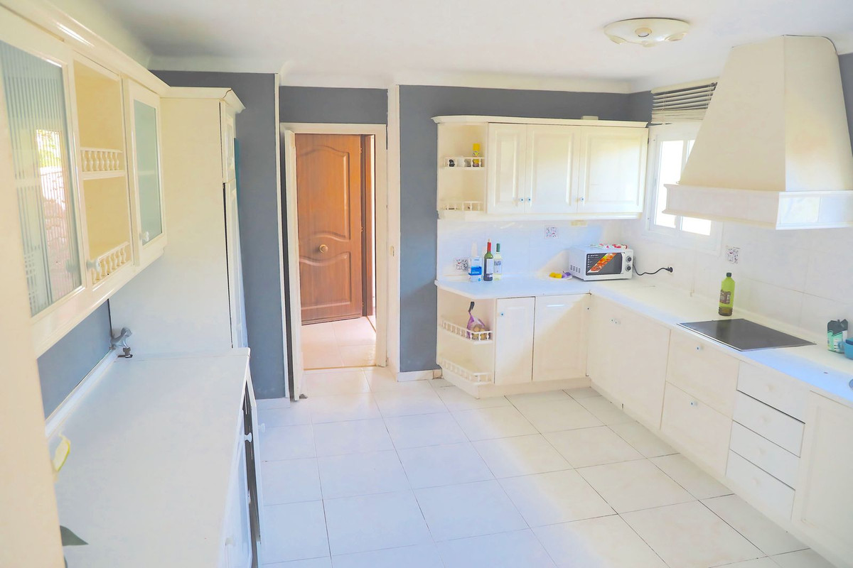 5 Bed, 4 Bath, HouseFor Sale, La Capellania, Malaga