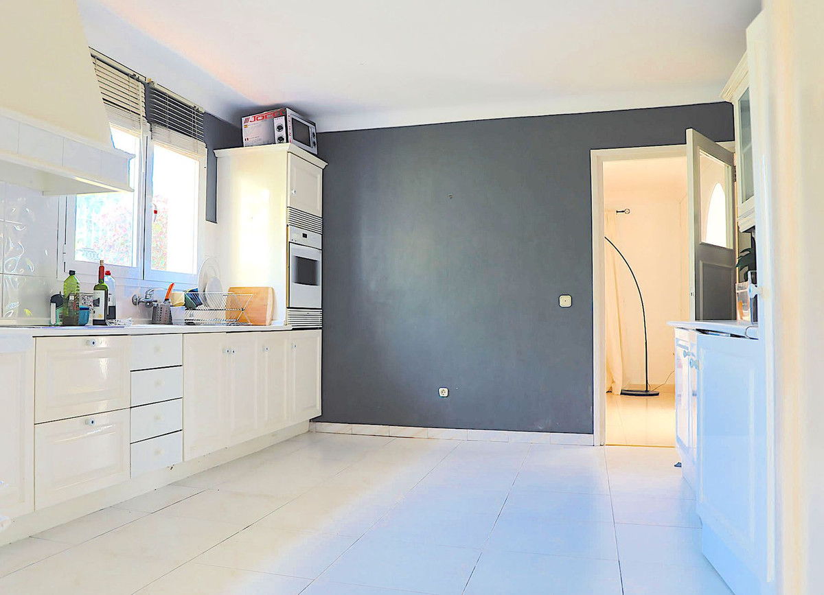 5 Bed, 4 Bath, HouseFor Sale, La Capellania, Malaga