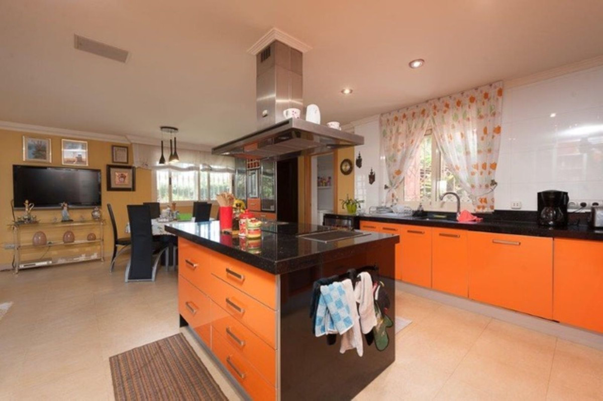 5 Bed, 4 Bath, HouseFor Sale, Torremolinos, Malaga
