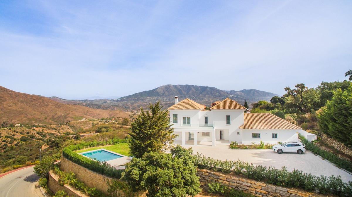 4 Bed, 4 Bath, HouseFor Sale, La Mairena, Malaga