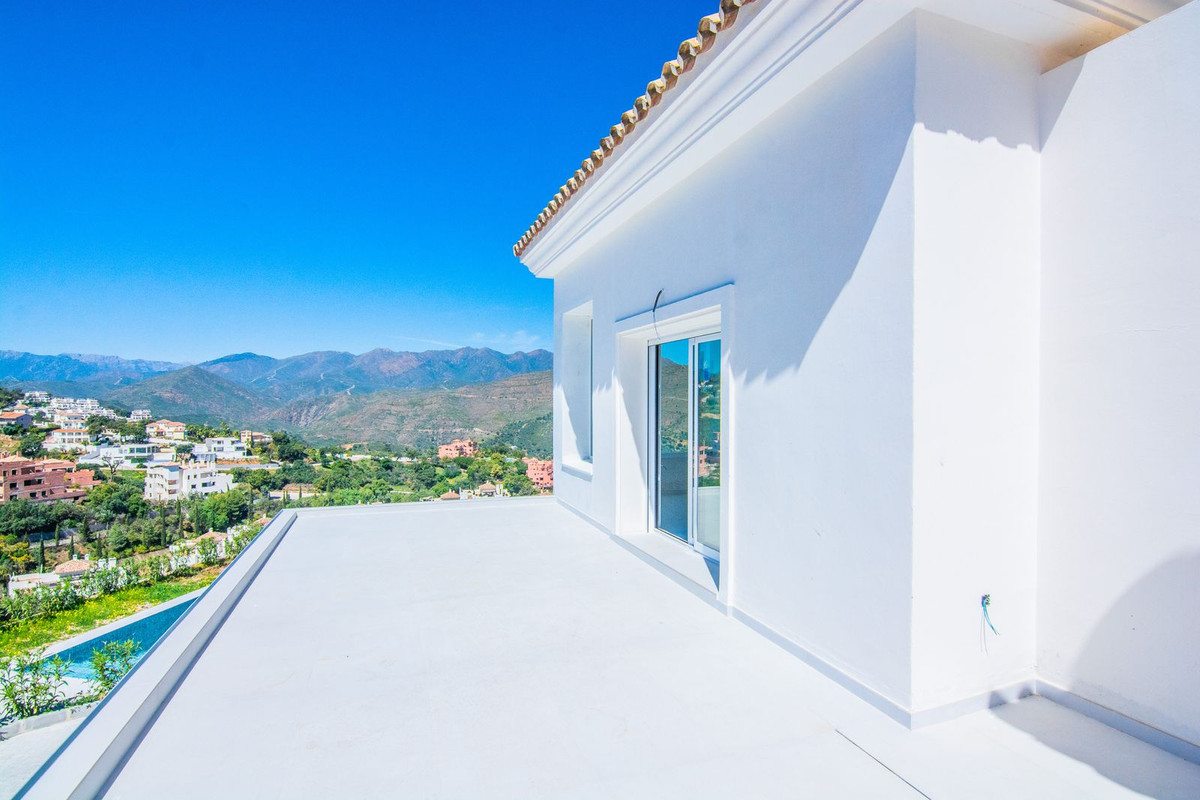 4 Bed, 4 Bath, HouseFor Sale, La Mairena, Malaga