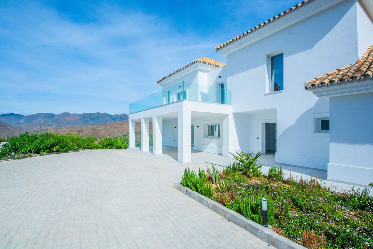 4 Bed, 4 Bath, HouseFor Sale, La Mairena, Malaga