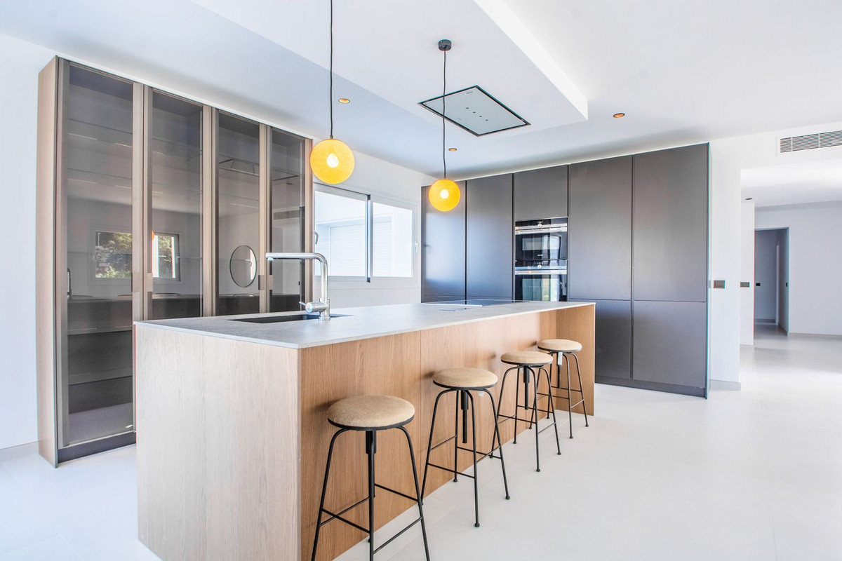 4 Bed, 4 Bath, HouseFor Sale, La Mairena, Malaga