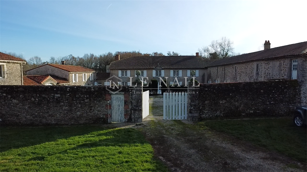 8 Bed, HouseFor Sale, La Roche-sur-Yon, La Roche-sur-Yon