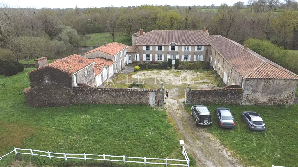 8 Bed, HouseFor Sale, La Roche-sur-Yon, La Roche-sur-Yon