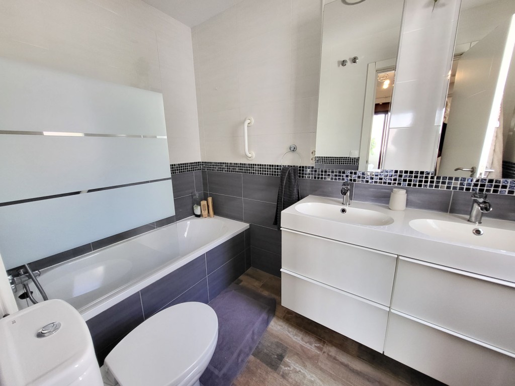 3 Bed, 2 Bath, ApartmentFor Sale, Riviera, Malaga