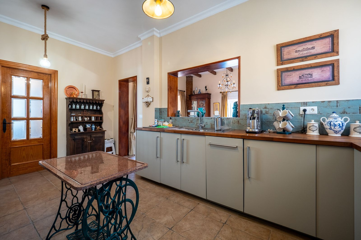 Alhaurin el Grande, Malaga, 5 Bedrooms Bedrooms, ,3 BathroomsBathrooms,For Sale,R5048269