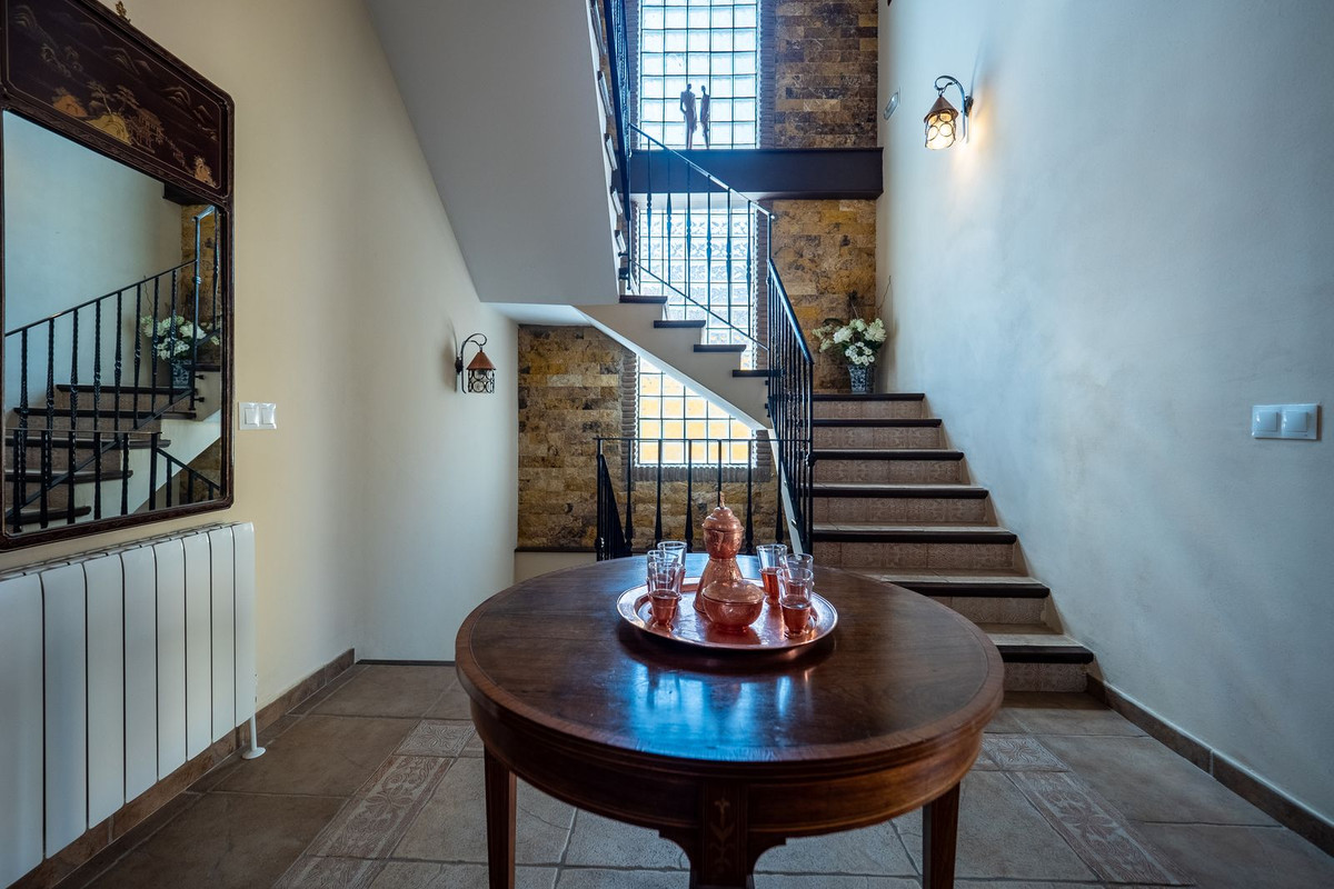 Alhaurin el Grande, Malaga, 5 Bedrooms Bedrooms, ,3 BathroomsBathrooms,For Sale,R5048269