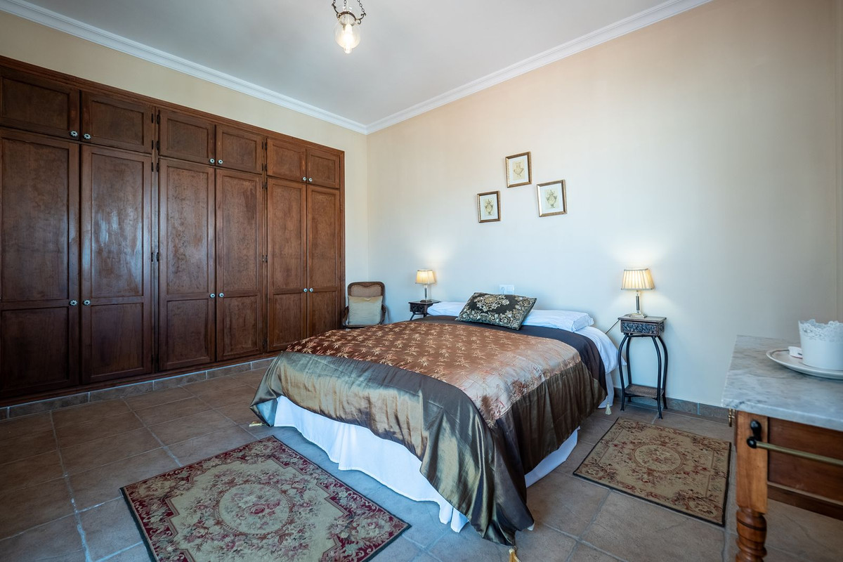 Alhaurin el Grande, Malaga, 5 Bedrooms Bedrooms, ,3 BathroomsBathrooms,For Sale,R5048269