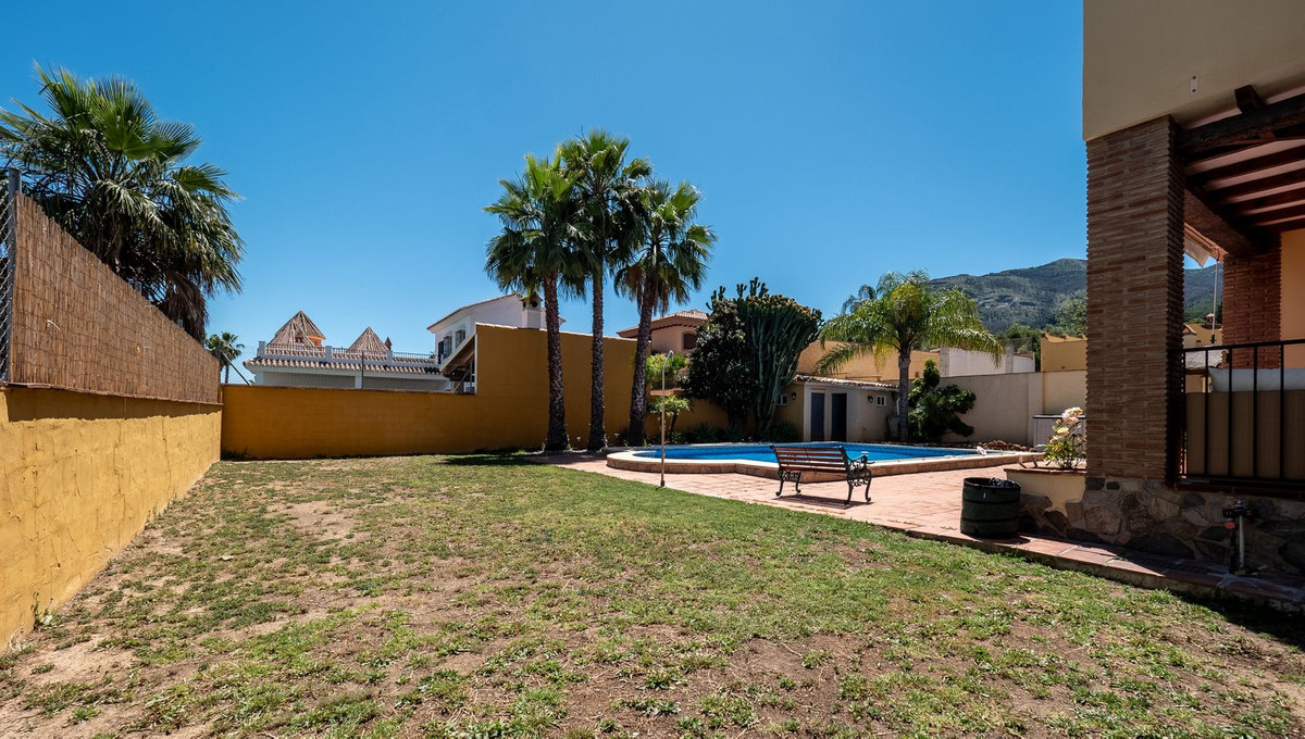 Alhaurin el Grande, Malaga, 5 Bedrooms Bedrooms, ,3 BathroomsBathrooms,For Sale,R5048269