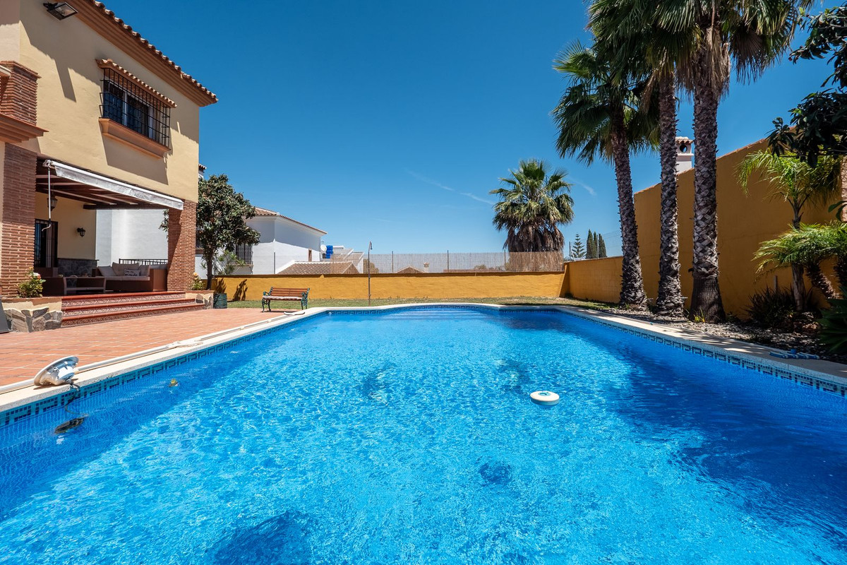 Alhaurin el Grande, Malaga, 5 Bedrooms Bedrooms, ,3 BathroomsBathrooms,For Sale,R5048269