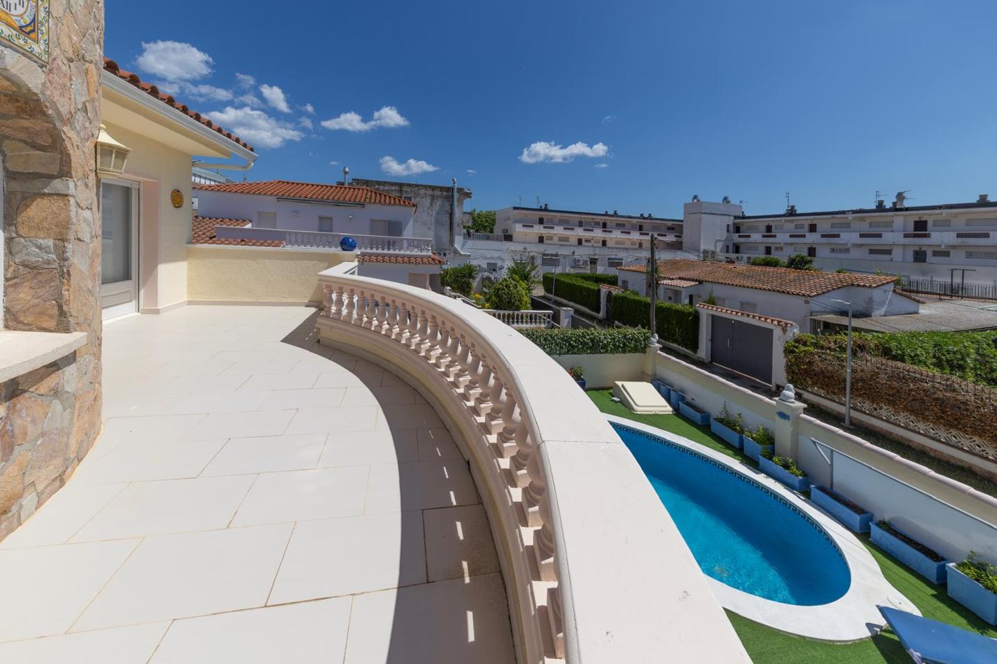 4 Bed, 2 Bath, HouseFor Sale, Empuriabrava, Girona, 17487 4 Bed, 2 Bath, HouseFor Sale, Empuriabrava, Girona, 17487