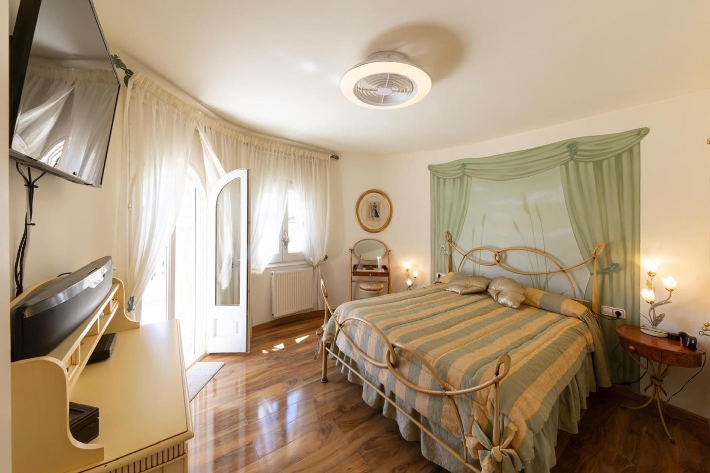 4 Bed, 2 Bath, HouseFor Sale, Empuriabrava, Girona, 17487 4 Bed, 2 Bath, HouseFor Sale, Empuriabrava, Girona, 17487