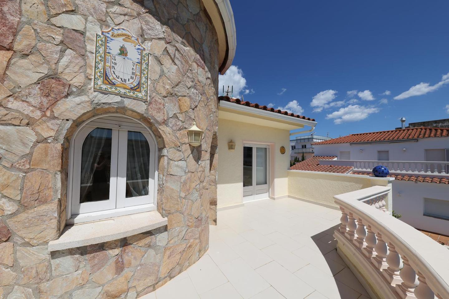 4 Bed, 2 Bath, HouseFor Sale, Empuriabrava, Girona, 17487 4 Bed, 2 Bath, HouseFor Sale, Empuriabrava, Girona, 17487