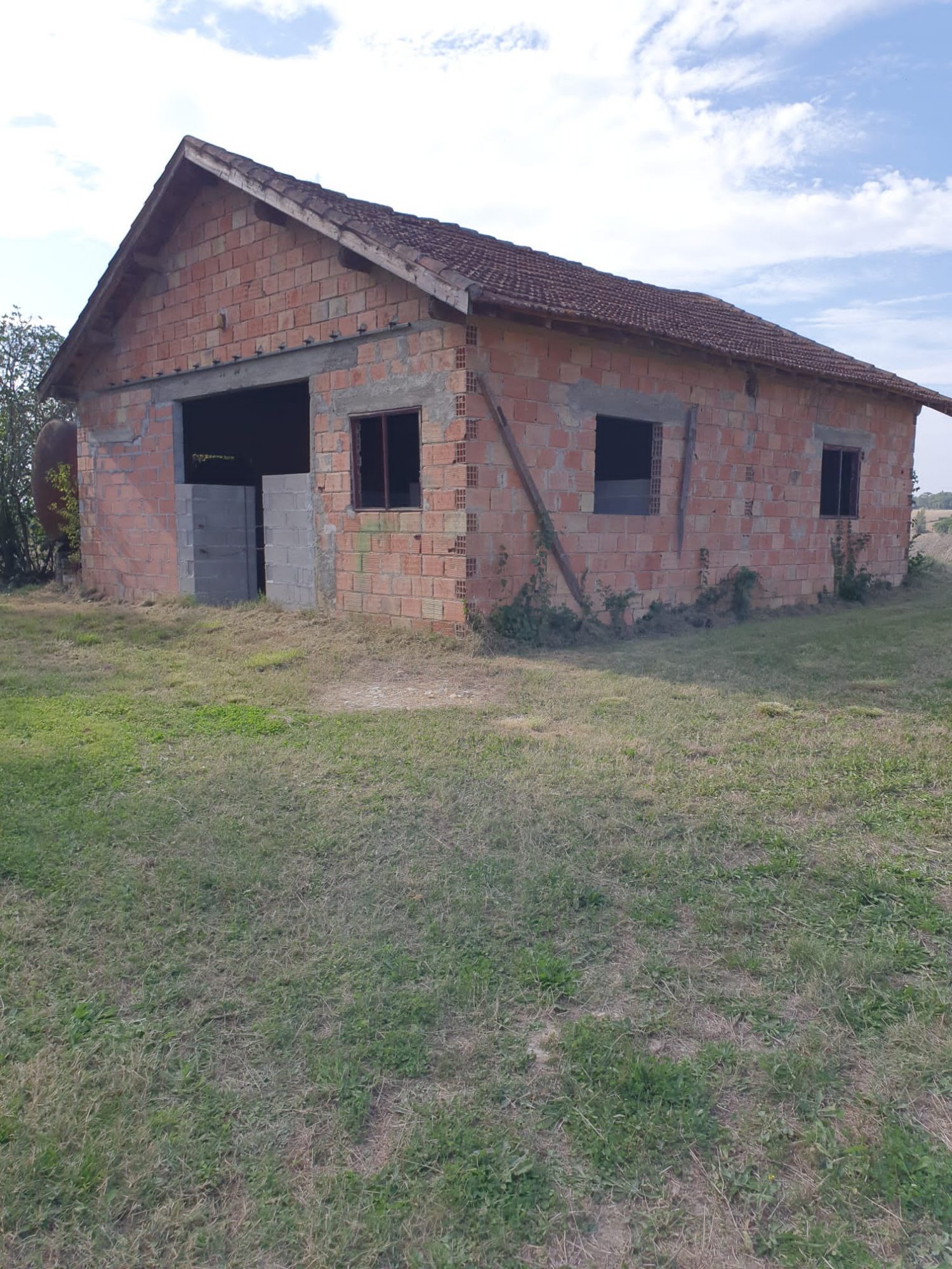 6 Bed, 2 Bath, HouseFor Sale, Auch, Gers, Midi-Pyrenees, 32000