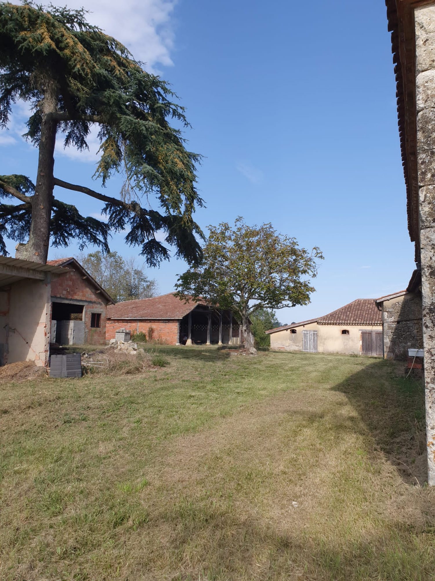 6 Bed, 2 Bath, HouseFor Sale, Auch, Gers, Midi-Pyrenees, 32000