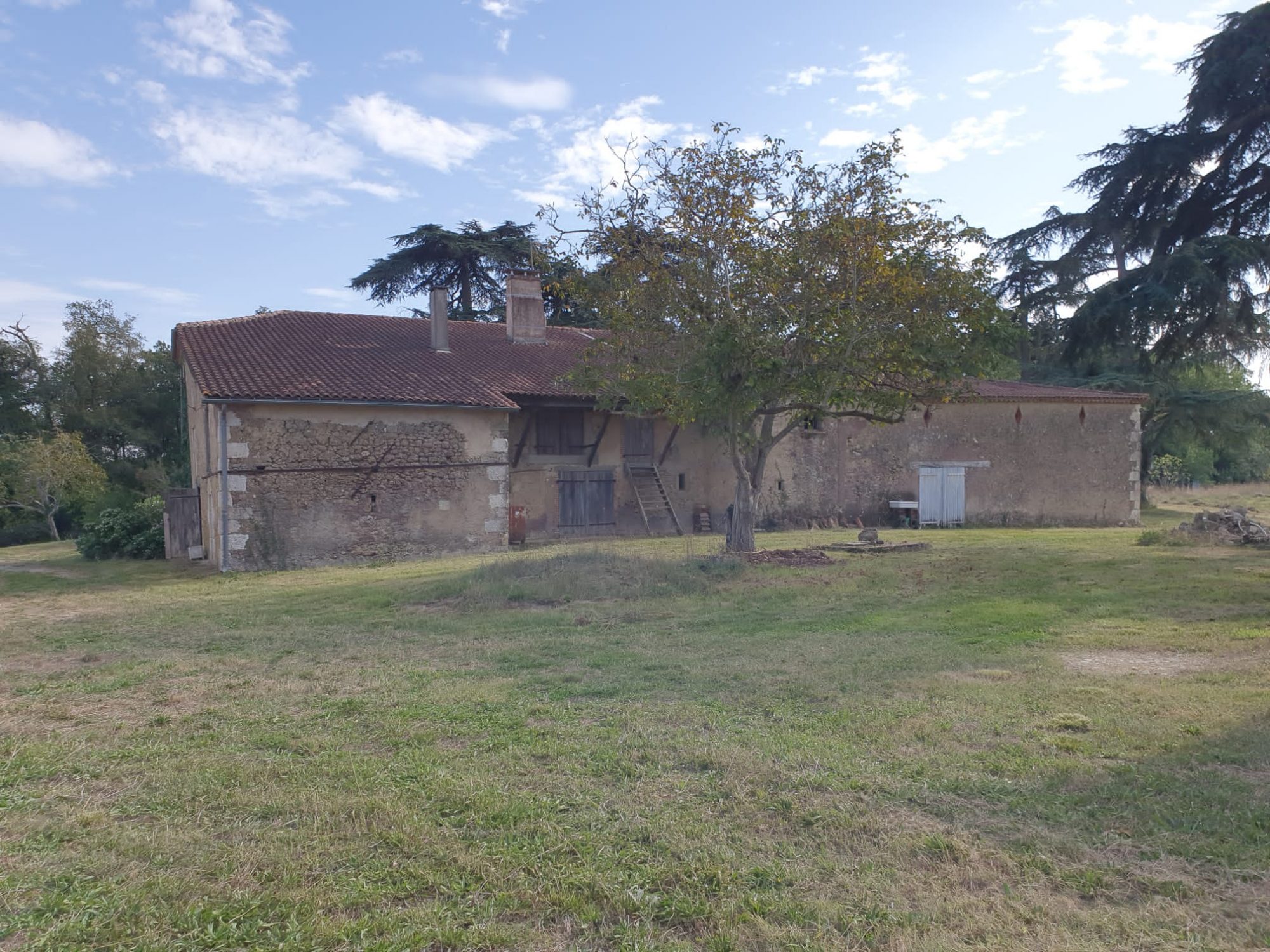 6 Bed, 2 Bath, HouseFor Sale, Auch, Gers, Midi-Pyrenees, 32000