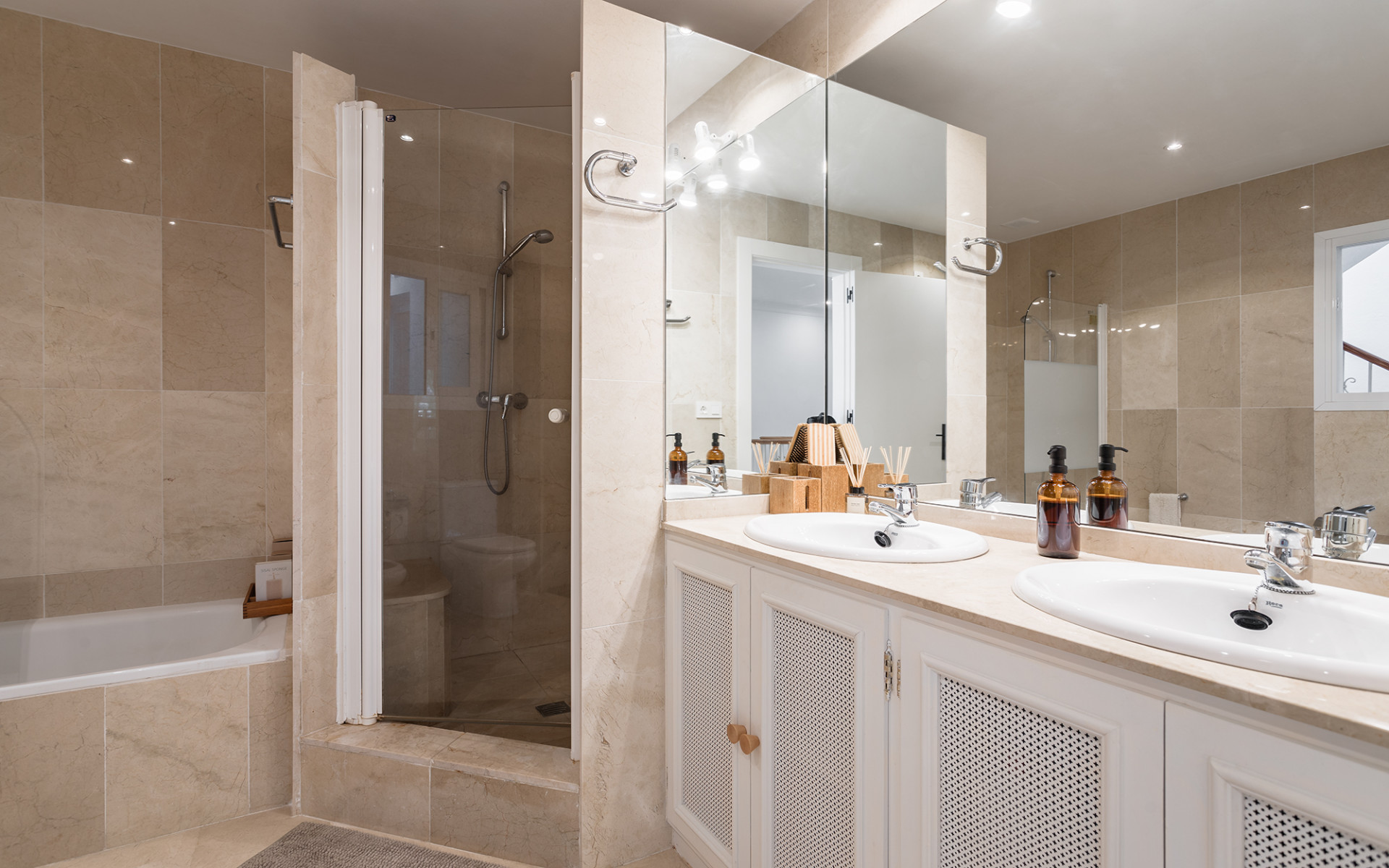 4 Bed, 4 Bath, HouseFor Sale, Benahavis, Malaga