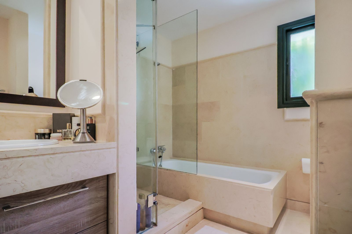 2 Bed, 2 Bath, ApartmentFor Sale, Benahavis, Malaga