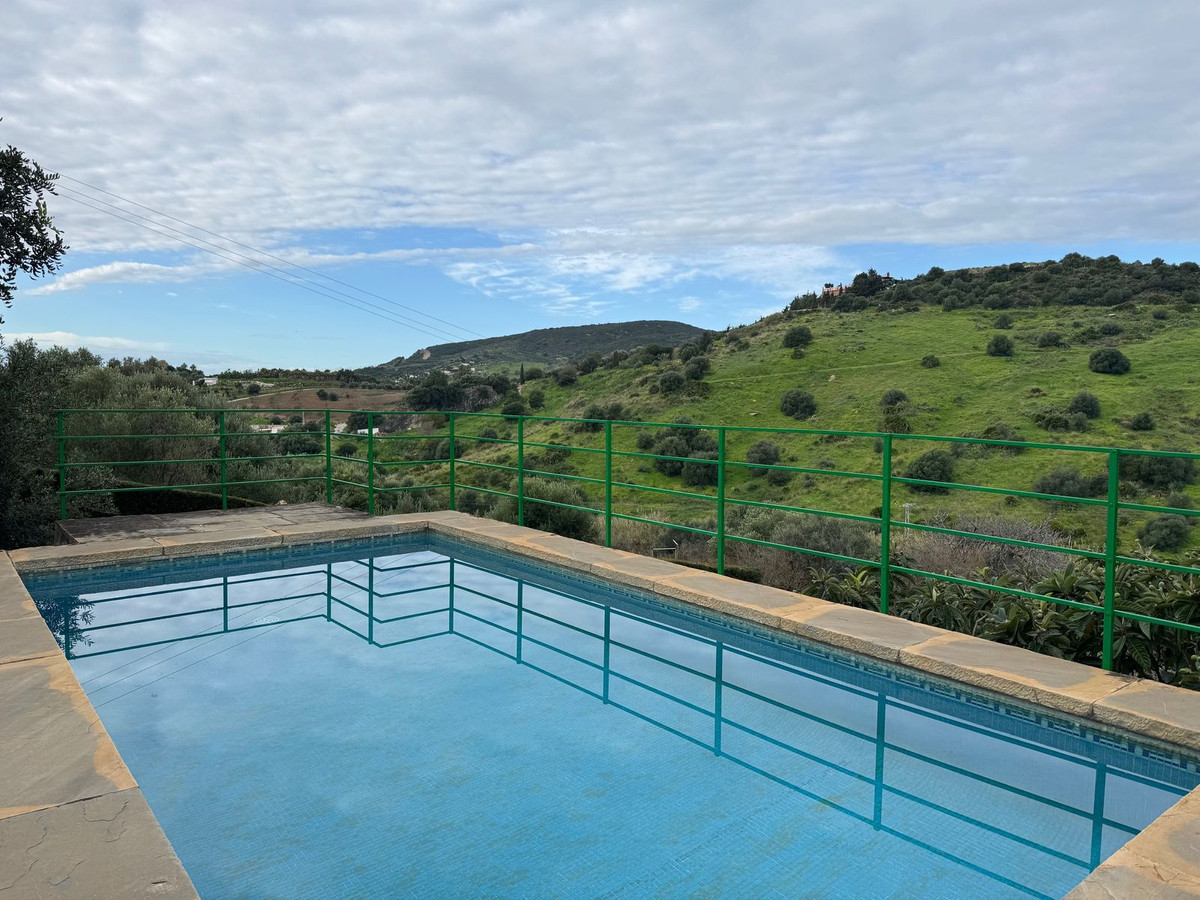 4 Bed, 1 Bath, HouseFor Sale, Estepona, Malaga