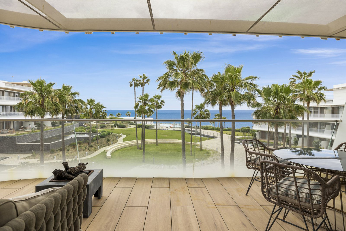 3 Bed, 2 Bath, ApartmentFor Sale, Estepona, Malaga