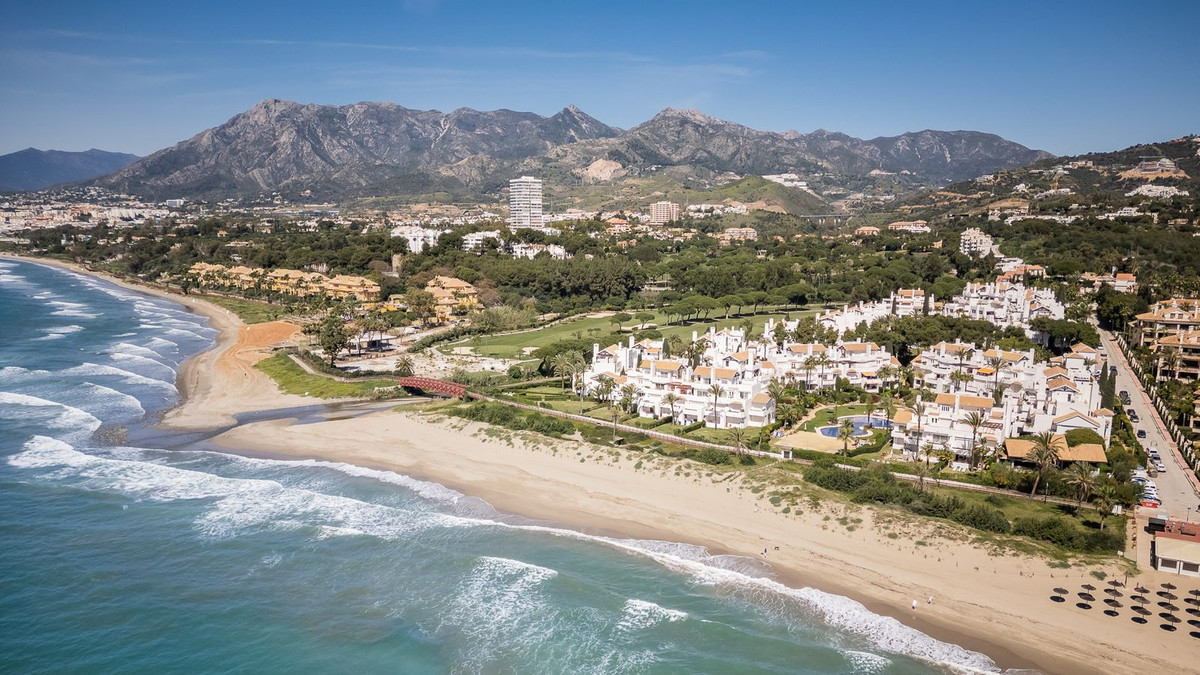 3 Bed, 2 Bath, ApartmentFor Sale, Los Monteros, Malaga