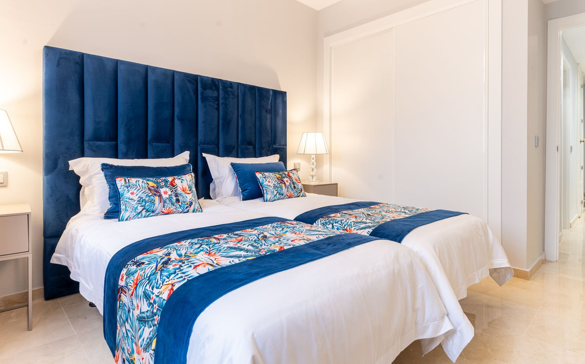 3 Bed, 3 Bath, ApartmentFor Sale, Atalaya, Malaga