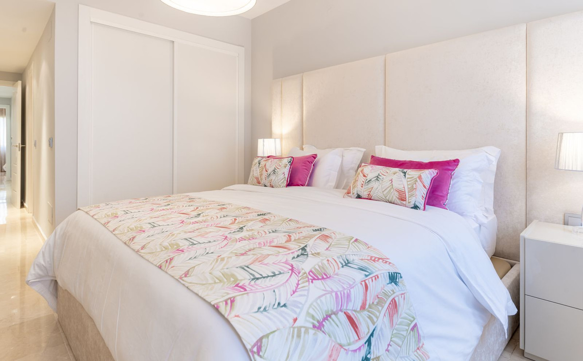 3 Bed, 3 Bath, ApartmentFor Sale, Atalaya, Malaga