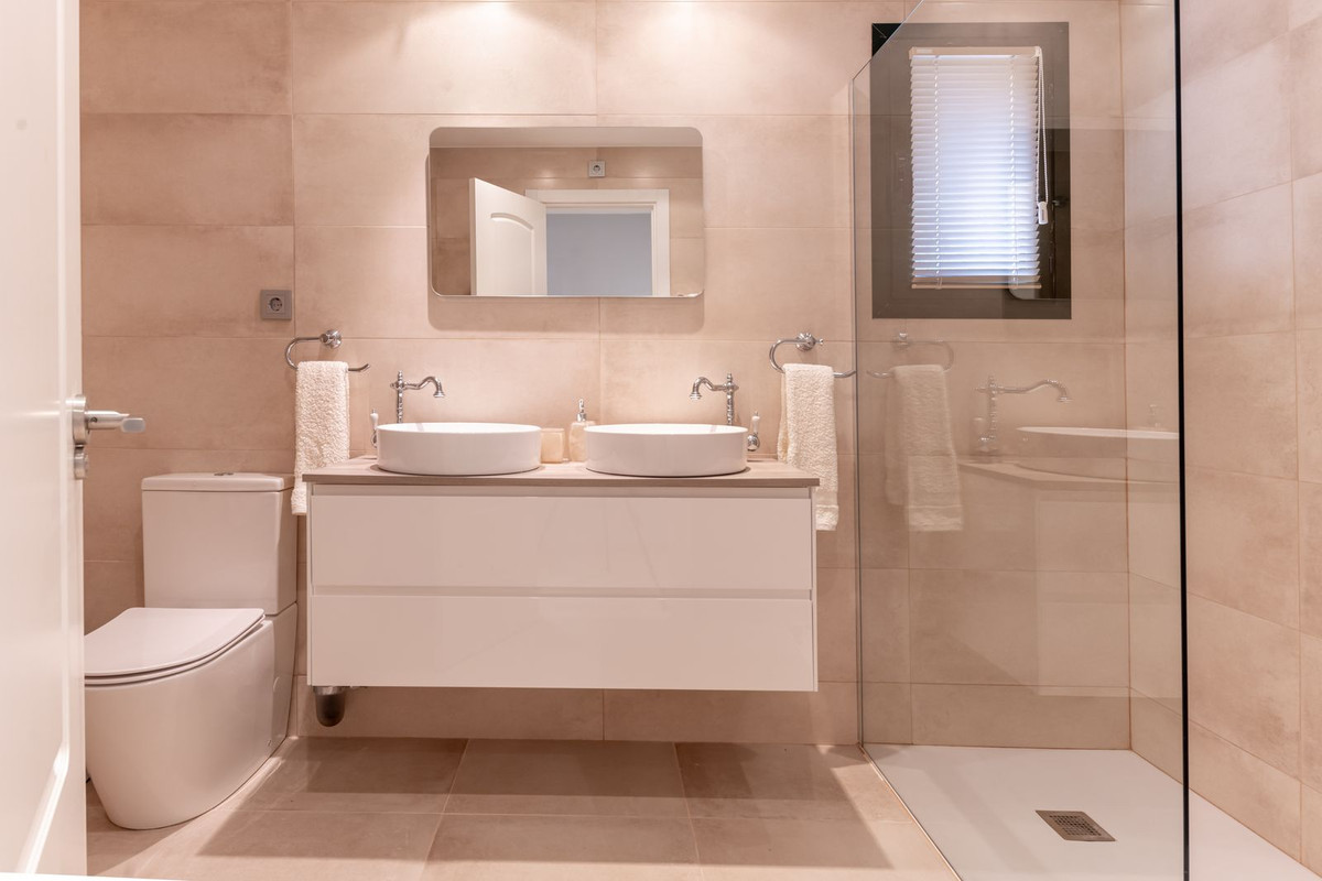 3 Bed, 3 Bath, ApartmentFor Sale, Atalaya, Malaga