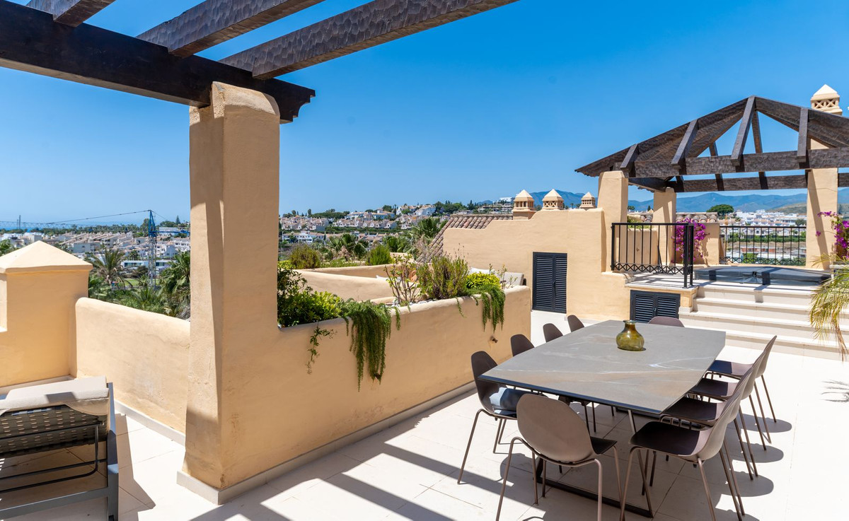 3 Bed, 3 Bath, ApartmentFor Sale, Atalaya, Malaga