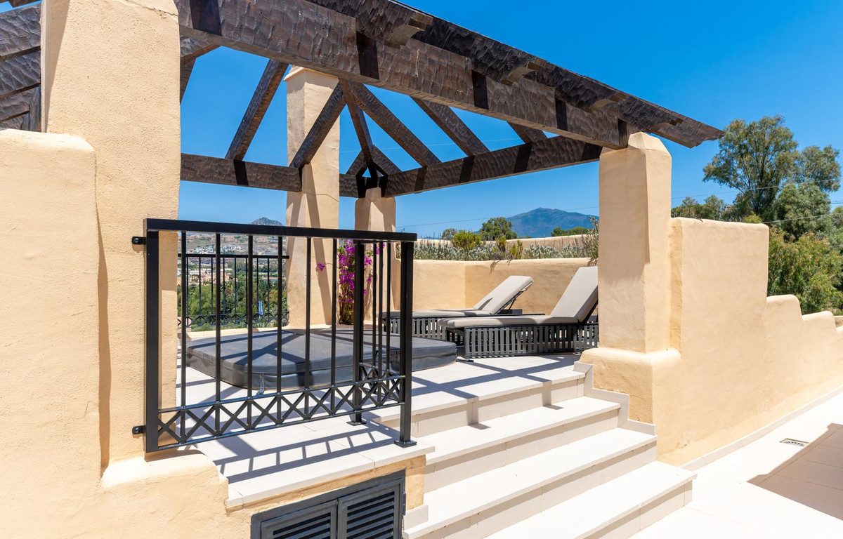 3 Bed, 3 Bath, ApartmentFor Sale, Atalaya, Malaga