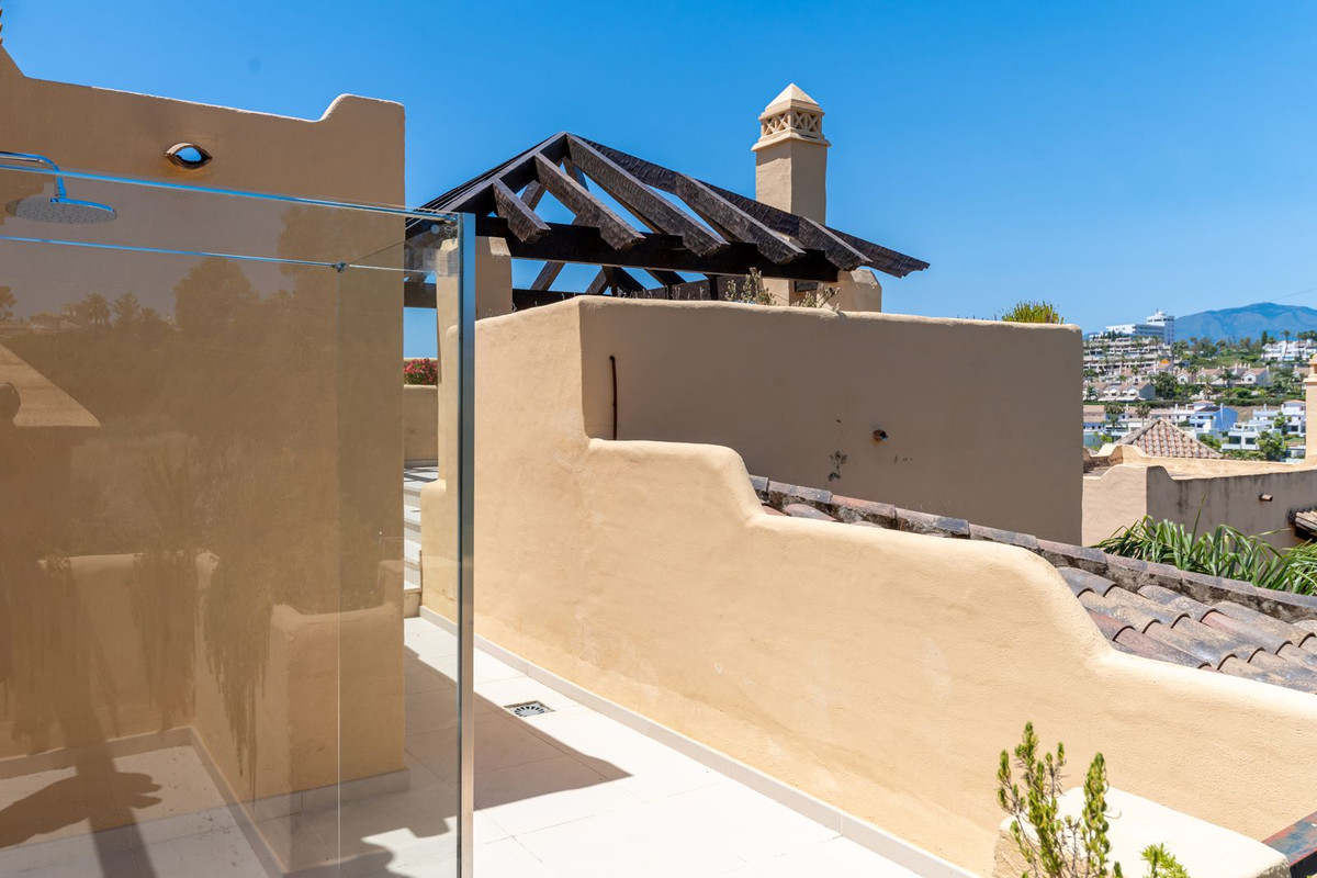 3 Bed, 3 Bath, ApartmentFor Sale, Atalaya, Malaga