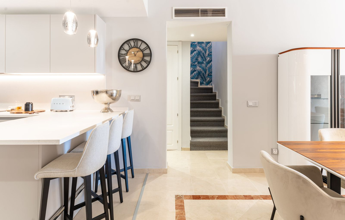 3 Bed, 3 Bath, ApartmentFor Sale, Atalaya, Malaga