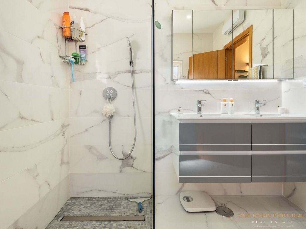 3 Bed, 2 Bath, ApartmentFor Sale, Lagoa, Faro, 8400-143