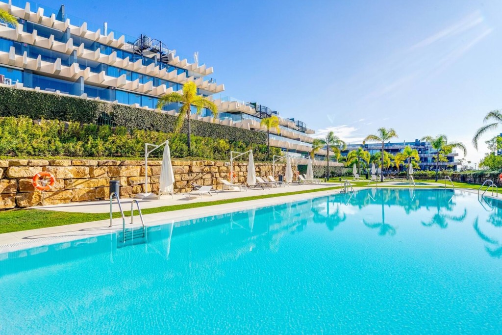 3 Bed, 2 Bath, ApartmentFor Sale, New Golden Mile, Malaga