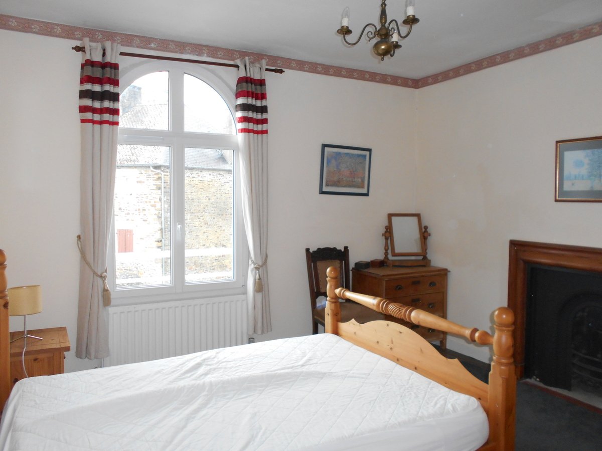 3 Bed, 2 Bath, HouseFor Sale, Madré, Pays-de-la-Loire, 53250