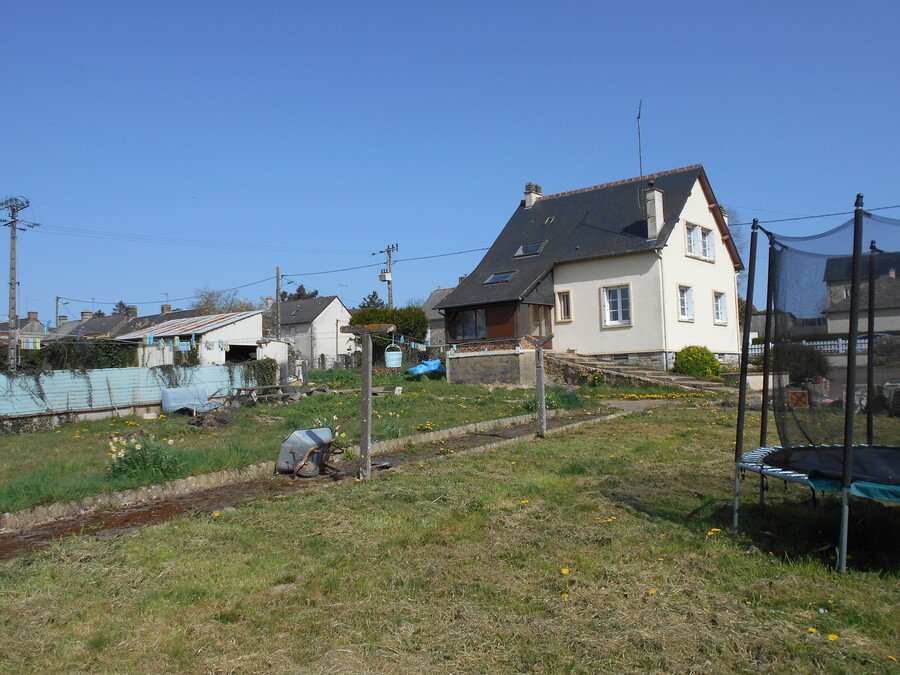 3 Bed, 1.5 Bath, HouseFor Sale, Neuilly-le-Vendin, Pays-de-la-Loire, 53250