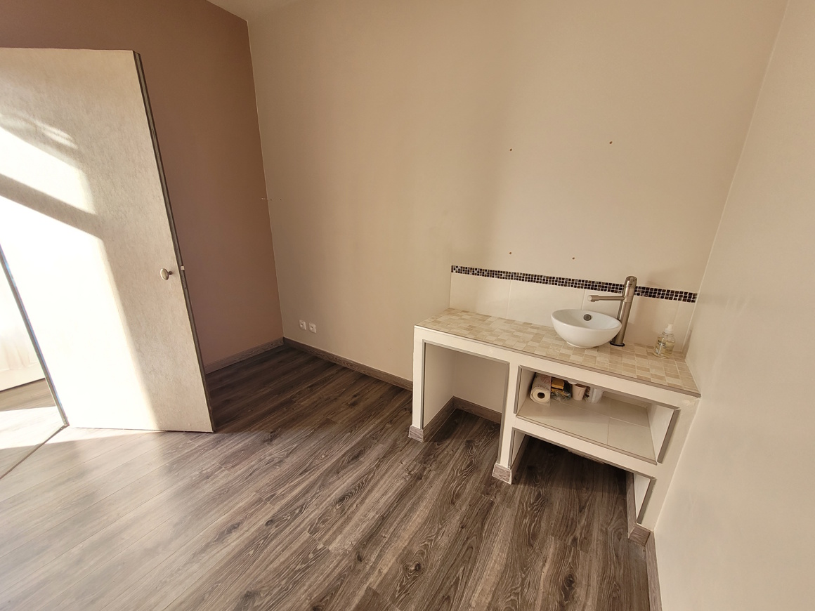 3 Bed, 1 Bath, ApartmentFor Sale, Saint Genies De Fontedit, Herault, Languedoc-Roussillon, 34480