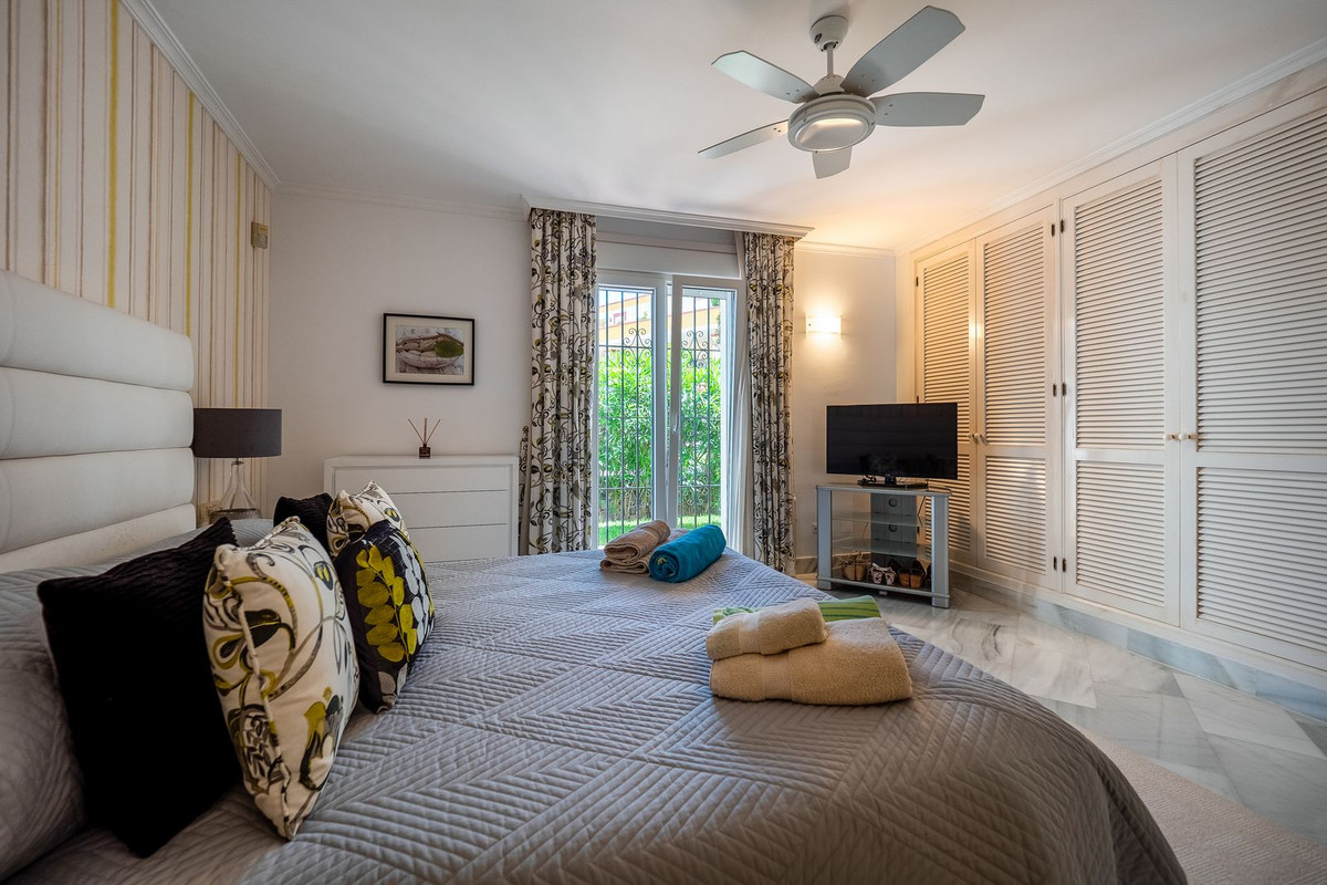 Elviria, Malaga, 3 Bedrooms Bedrooms, ,3 BathroomsBathrooms,For Sale,R5051065
